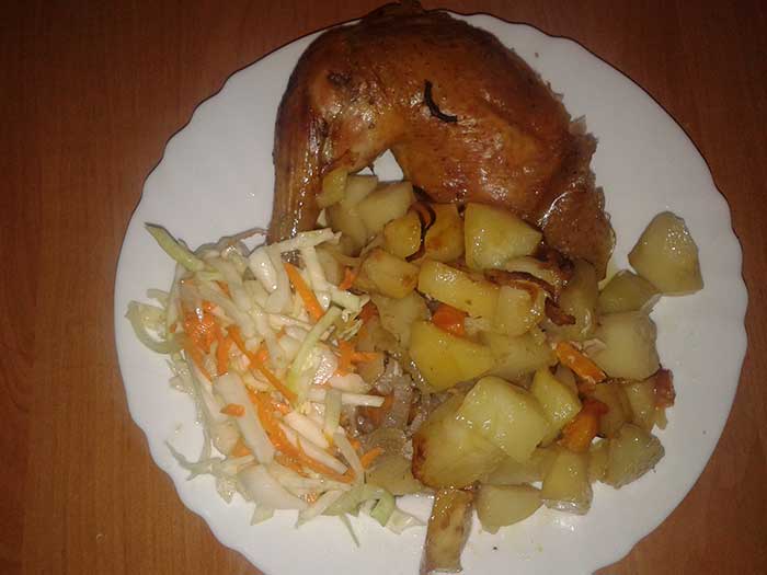 Запеченная курица с картофелем