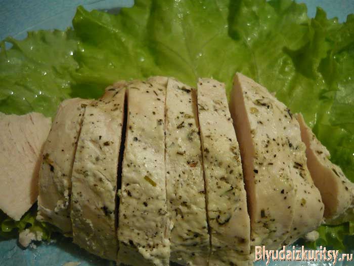 Куриная грудка для детей маринованная в сметане, приготовленная в пароварке