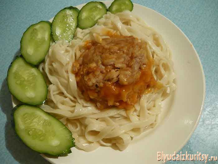 Куриные тефтели с подливкой из томатов для детей