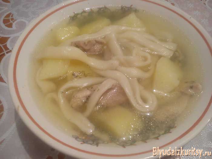 Суп куриный с домашней лапшой и картофелем