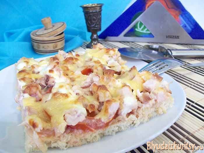 Пицца с копченым куриным мясом