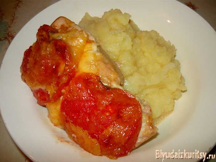 Грудка под сыром и помидором