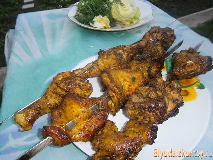 Шашлык из курицы приготовленный на мангале