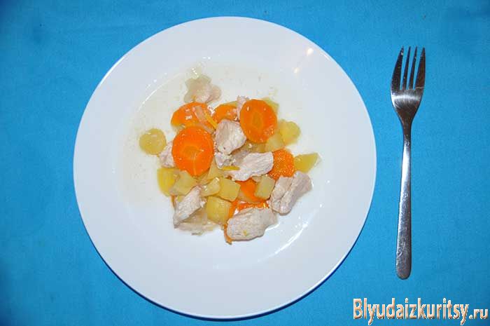 Курица тушеная с картофелем и морковью для детей